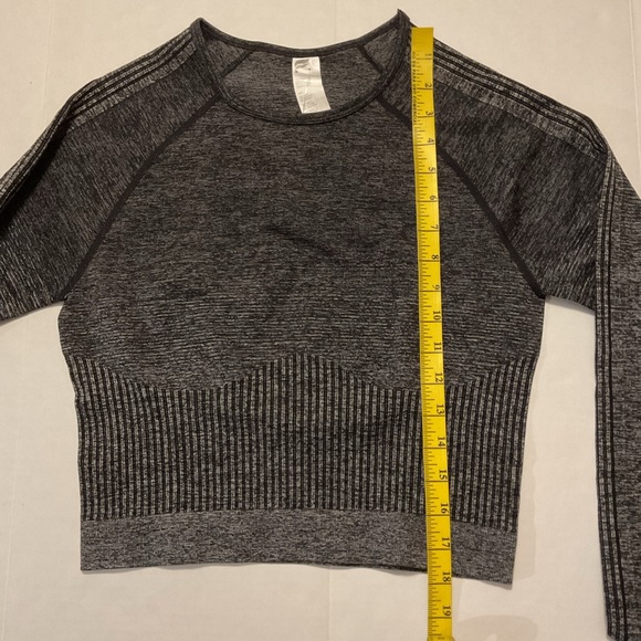 Fabletics Women’s Ombre Seamless Top Gray Long Sleeve - Picture 3 of 9
